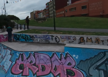 Dos jóvenes roban una videoconsola y otros efectos en Gijón y los ofertan al momento en internet