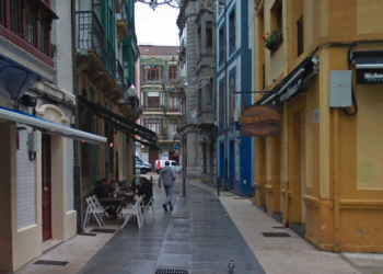 Fuerza un bar de la Ruta de los Vinos y se lleva cuatro litros de alcohol