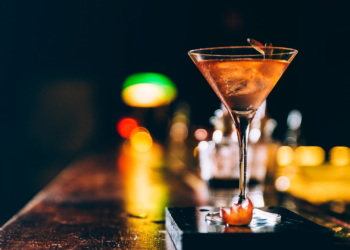 A juicio dos acusados de tener 11 mujeres trabajando en un club de alterne de la avenida de la Costa