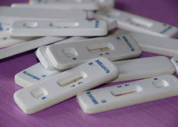 Sanidad retira del mercado un test de antígenos que daba resultados falsos positivos