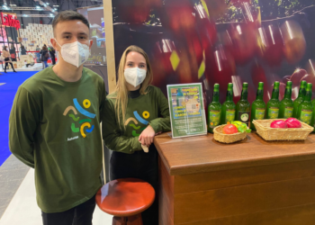 La sidra, protagonista de la primera jornada de Fitur: “El escanciador es embajador de Asturias”