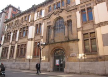 La Universidad Popular arranca su segundo día de matriculaciones tras recibir ayer un aluvión de solicitudes