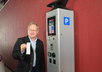 5.519 tarjetas para 4.596 plazas ORA: Martín defiende la limitación de tarjetas ORA