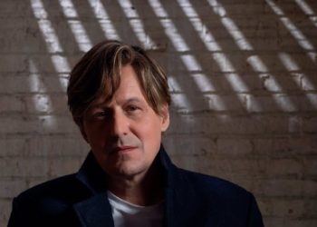 Nacho Vegas presenta ‘Mundos inmóviles derrumbándose’ en Navia y Gijón