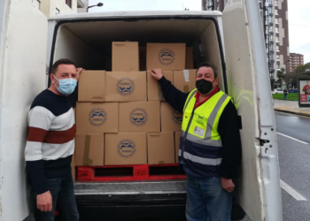 Los vecinos del Polígono recogen más de 50 cajas de comida para el Banco de Alimentos