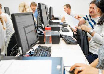 Gijón convoca becas para desempleados que participen en programas de formación