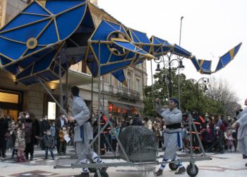 Una ballena de paseo por Begoña