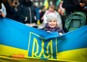 Manifestación de ciudadanios de Ucrania contra la invasión rusa