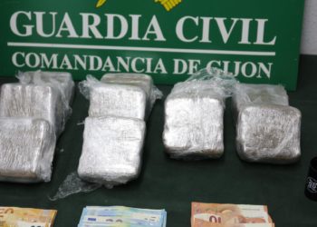 Tres detenidos tras interceptarles 5 kilos de hachís en el maletero en Illas-Castrillón