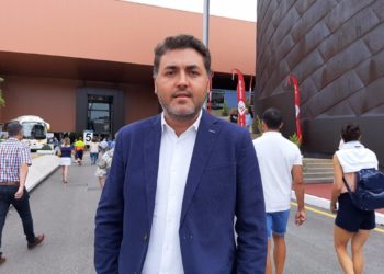 El diputado asturiano Jonás Fernández lleva al Parlamento Europeo la situación de los trabajadores de Alu Ibérica