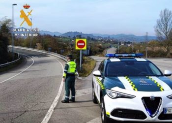 Detenido un hombre por conducir ebrio y en sentido contrario con un coche robado en Oviedo