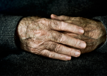 Detenida la mujer que robó dinero y joyas a un octogenario que vivía solo en Gijón