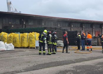 Incendio en un almacén de pescadores en El Musel