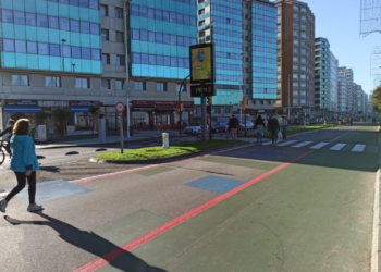 Dos personas mayores atropelladas por un ciclista en el carril bici del Muro