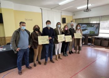 El Principado entrega placas en los municipios para homenajear a maestros republicanos
