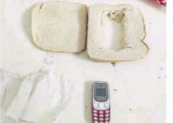 Los funcionarios incautaron 197 móviles en la prisión asturiana en los últimos cinco años