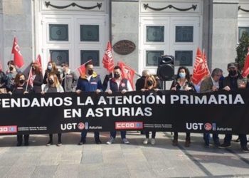 Sindicatos y asociaciones salen a la calle para exigir más recursos para la Atención Primaria