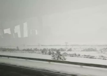 Un autobús que cubre la línea entre Madrid y Asturias, entre los afectados por las nevadas en la AP-6