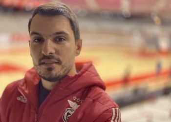 Vicente Álvarez y el Corinto Gijón Basket, un año más juntos