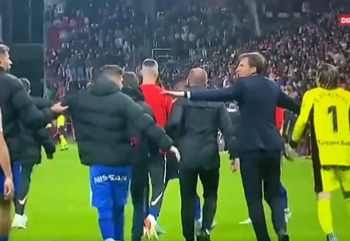 Vídeo | Agresión de varios jugadores del Sporting a Femenías, portero del Oviedo