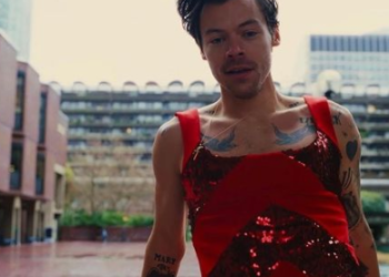 Harry Styles presume de look made in Asturias en su nuevo vídeo