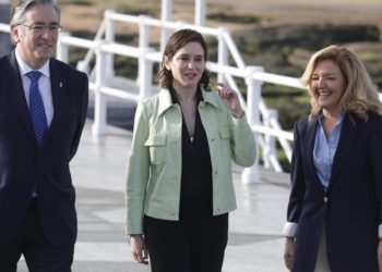 «Del socialismo se sale, solo hacen falta ganas», dice Ayuso a los asturianos