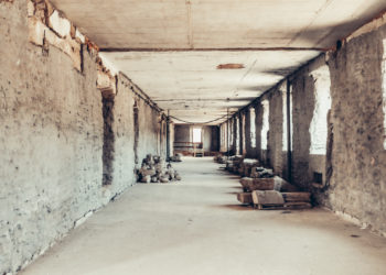 Galería | Antiguas trabajadoras de Tabacalera visitan la obra de remodelación del edificio