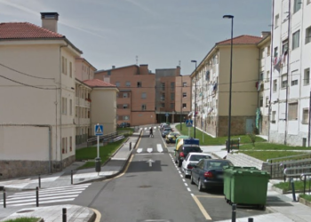 Dos intoxicados por humo tras un incendio en una vivienda de Avilés