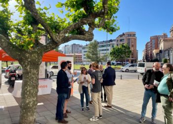 Ciudadanos lleva su postura sobre el ‘solarón’ y el Plan de Vías a una carpa en la plaza del Humedal