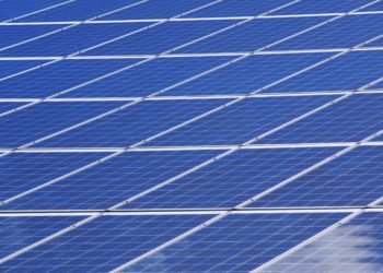 EDP se alía con Faurecia para desarrollar proyectos de autoconsumo solar en sus fábricas por 100 MW