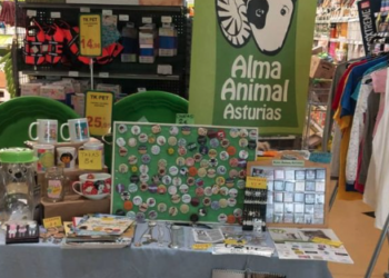 Alma Animal Asturias emprende una recogida solidaria de alimentos para perros y gatos en Tiendanimal Gijón