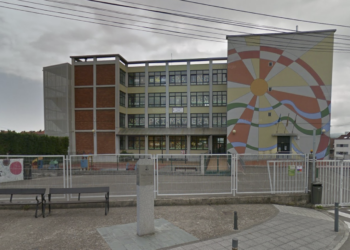 Ceares se vuelca con las dos profesoras que perderán su plaza en el Colegio Los Pericones