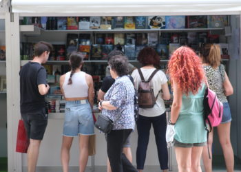 GALERÍA | La Feria del Libro de Gijon arranca sin restricciones y buen tiempo