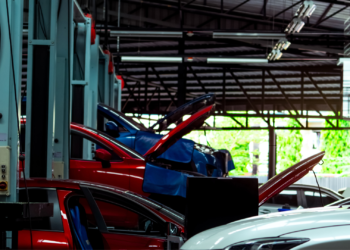 Un hombre se enfrenta a dos años de prisión por causar desperfectos en quince coches en un garaje de Gijón