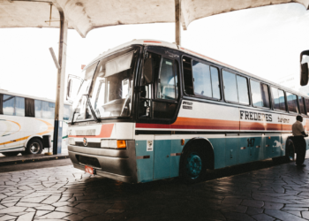 Empresarios del transporte se plantean un bono universal de 10 euros y carriles bus