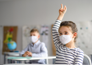 Multados en Llanes por no llevar a su hijo a clase al oponerse a las medidas Covid