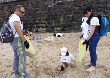 Fotos | Casi 300 voluntarios participan en una jornada de recogida de residuos en San Lorenzo