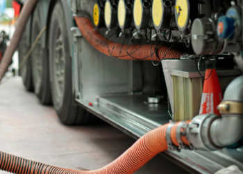 Tres jóvenes detenidos por el robo de 2.500 litros de combustible en Gijón