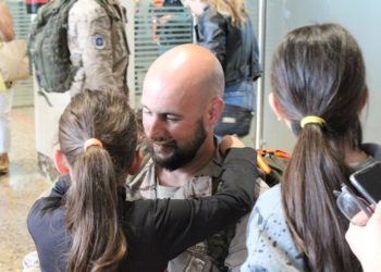 La vuelta a casa más esperada: llegan a Asturias los militares destinados en Irak