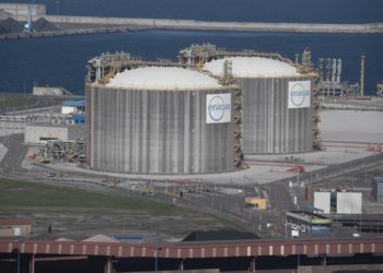 Ribera firmará la autorización para la apertura de la regasificadora