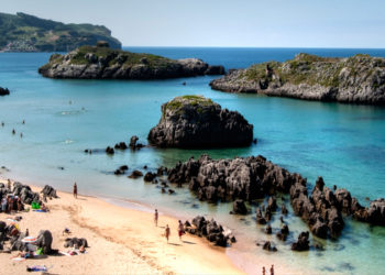 Rescatado un bañista avilesino en Noja