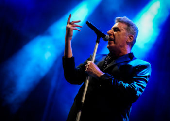 Loquillo demuestra en Gijón que los viejos rockeros nunca mueren