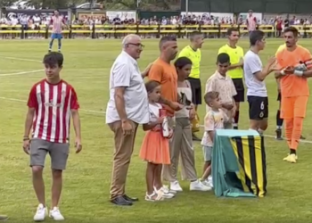 Emotivo homenaje a Manolo Preciado en Sarón