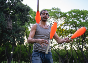 Vuelve AstuRisas a Avilés con actuaciones de malabares, títeres y acrobacias