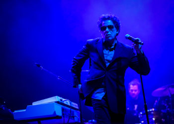 Calamaro o la sobriedad de una estrella que no pasa de moda