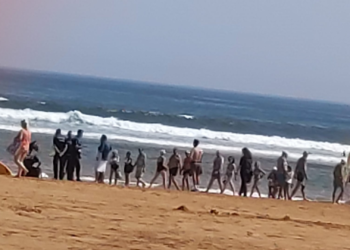 Fallece un hombre en la playa de San Lorenzo