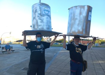 Procesión fúnebre contra la apertura de la regasificadora del Musel