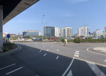 Sigue la preocupación con el cruce «peligroso» de la rotonda de la estación de tren de Gijón