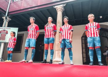 FOTOS | El Sporting estrena nueva piel con un regusto clásico