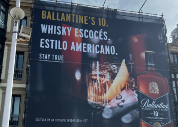 ¿Deben regularse las lonas publicitarias de los edificios de Gijón?